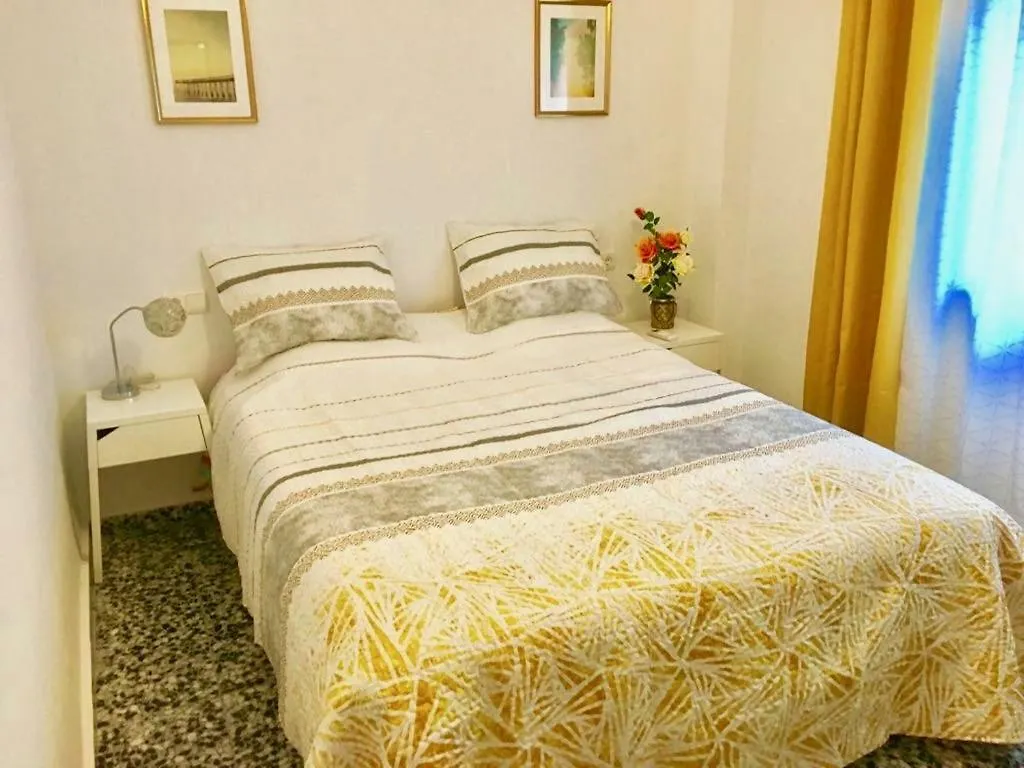 Fuengirola Central & Beach 0*,